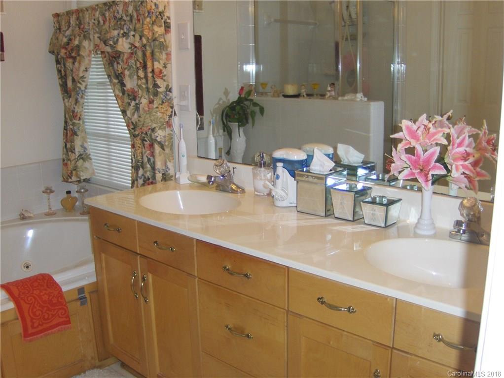 10732 Ridge Acres Road Charlotte, NC 28214 - Photo 14 of 24 Gallery Image 14