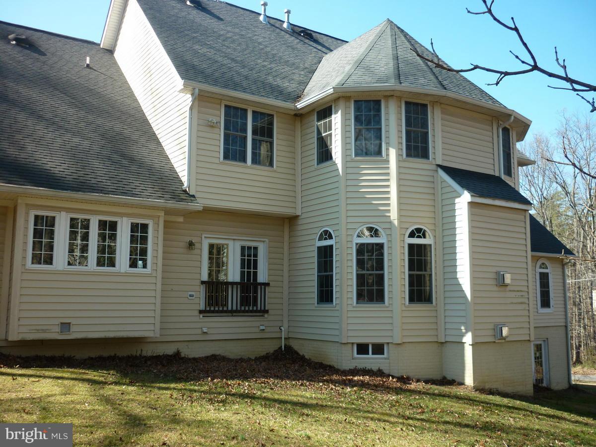 8609 Tuttle Road Springfield, VA 22152 - Photo 5 of 22 Exterior (Rear)