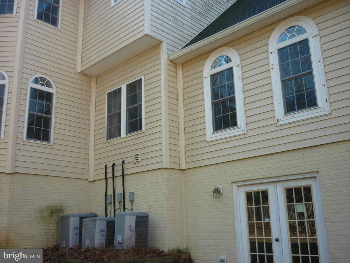 8609 Tuttle Road Springfield, VA 22152 - Photo 6 of 22 Exterior (Rear)