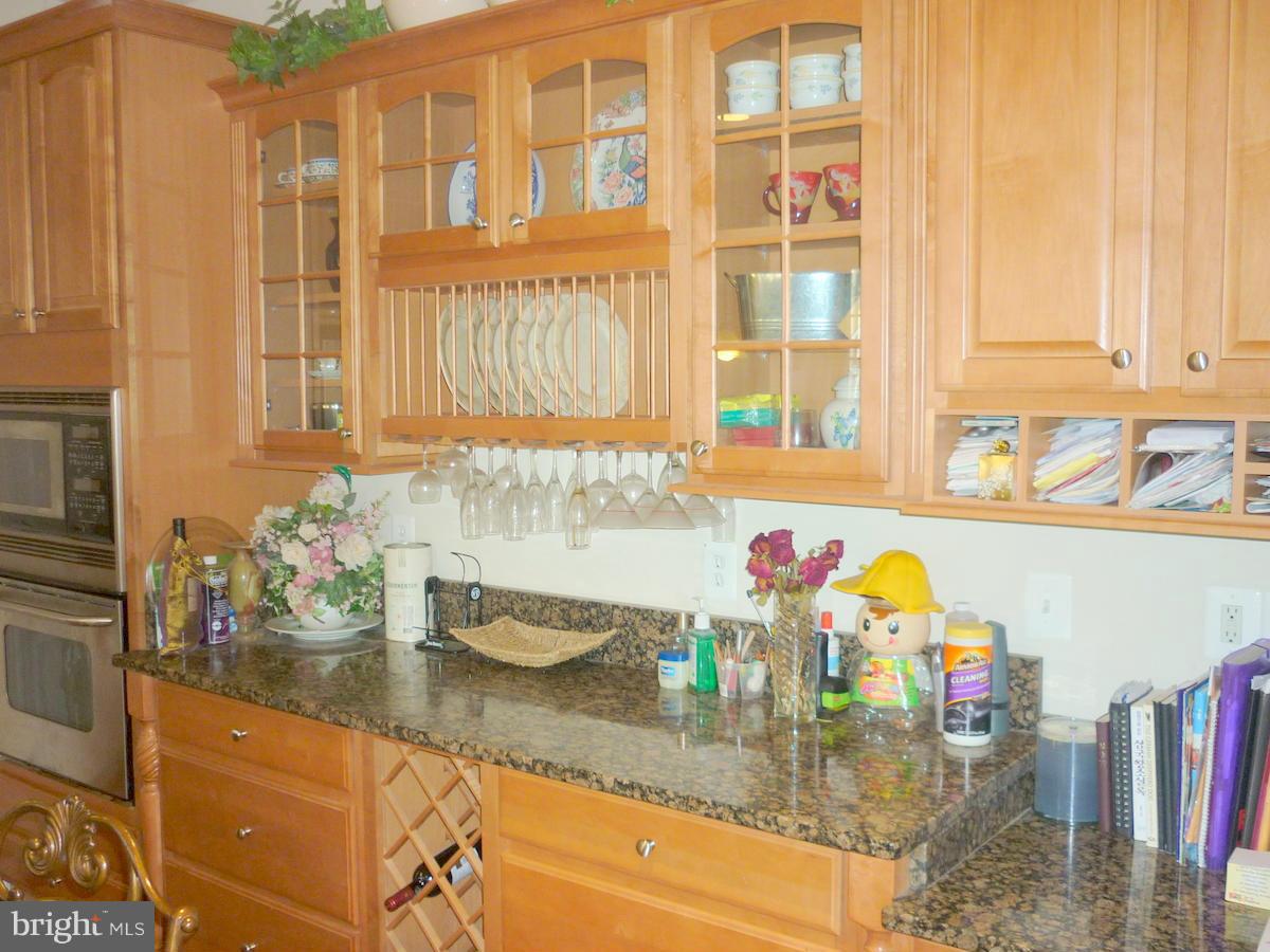 8609 Tuttle Road Springfield, VA 22152 - Photo 7 of 22 Kitchen