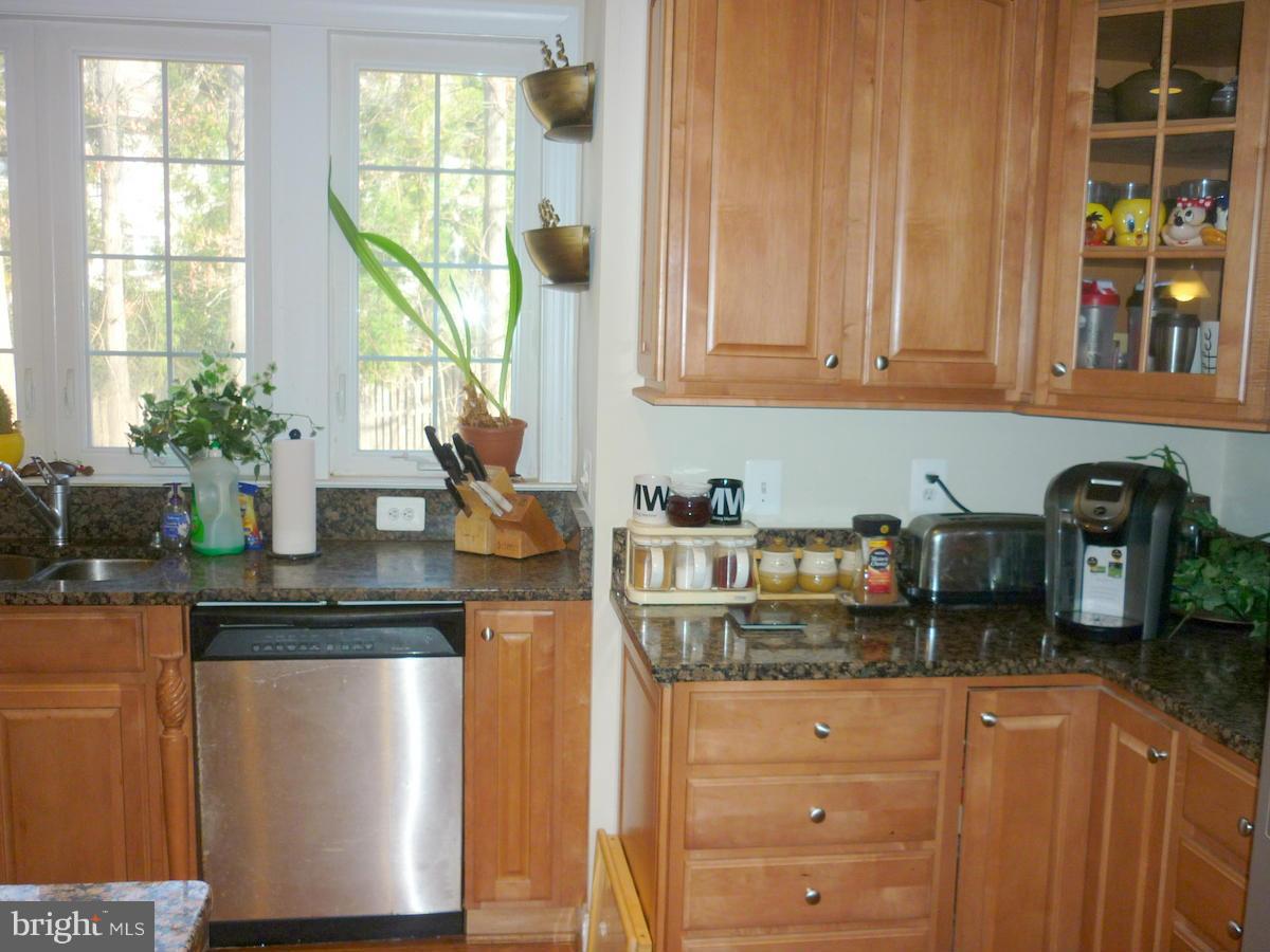 8609 Tuttle Road Springfield, VA 22152 - Photo 8 of 22 Kitchen