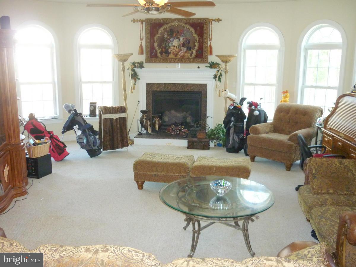 8609 Tuttle Road Springfield, VA 22152 - Photo 10 of 22 Family Room