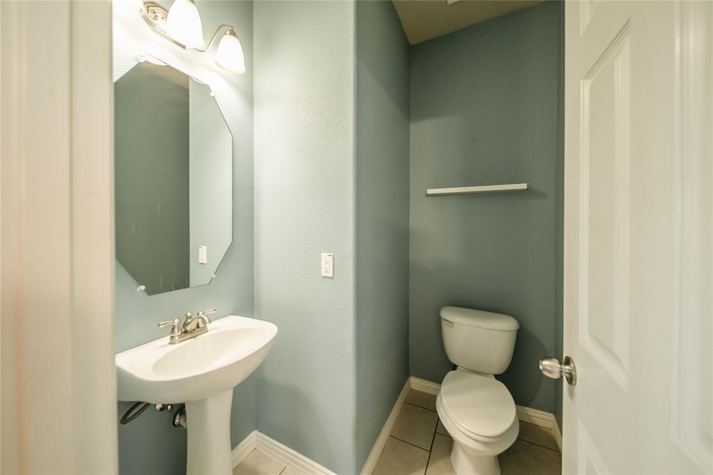 1117 Baylor Road Melissa, TX 75454 - Photo 9 of 40 a bathroom with a toilet sink and mirror