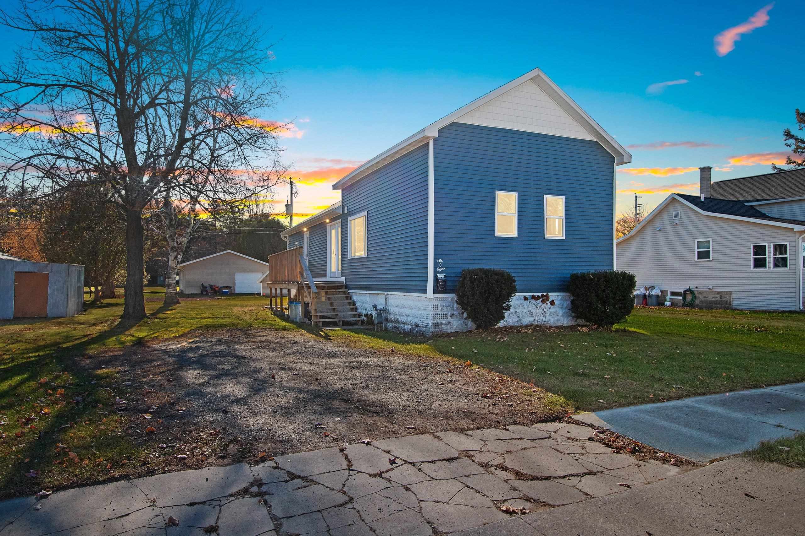 608 5th Street Oconto, WI 54153 - Photo 1 of 39