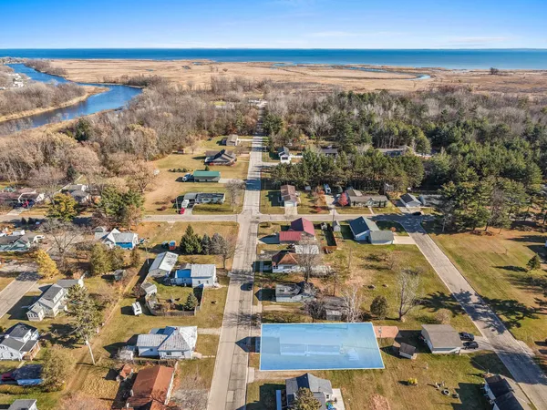$179,900 | 608 5th Street, Oconto, WI 54153