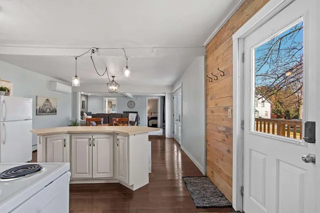 $184,900 | 608 5th Street, Oconto, WI 54153