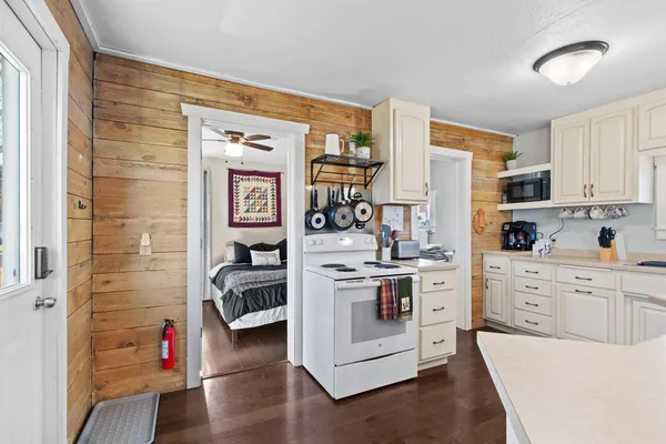 $179,900 | 608 5th Street, Oconto, WI 54153