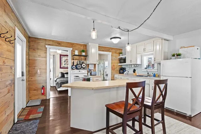 $184,900 | 608 5th Street, Oconto, WI 54153