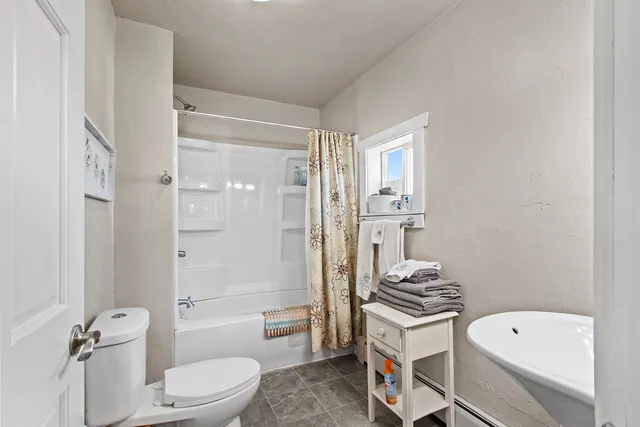 $184,900 | 608 5th Street, Oconto, WI 54153