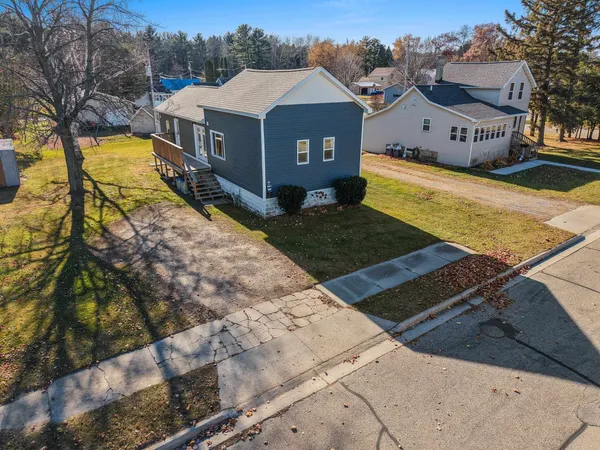 $179,900 | 608 5th Street, Oconto, WI 54153