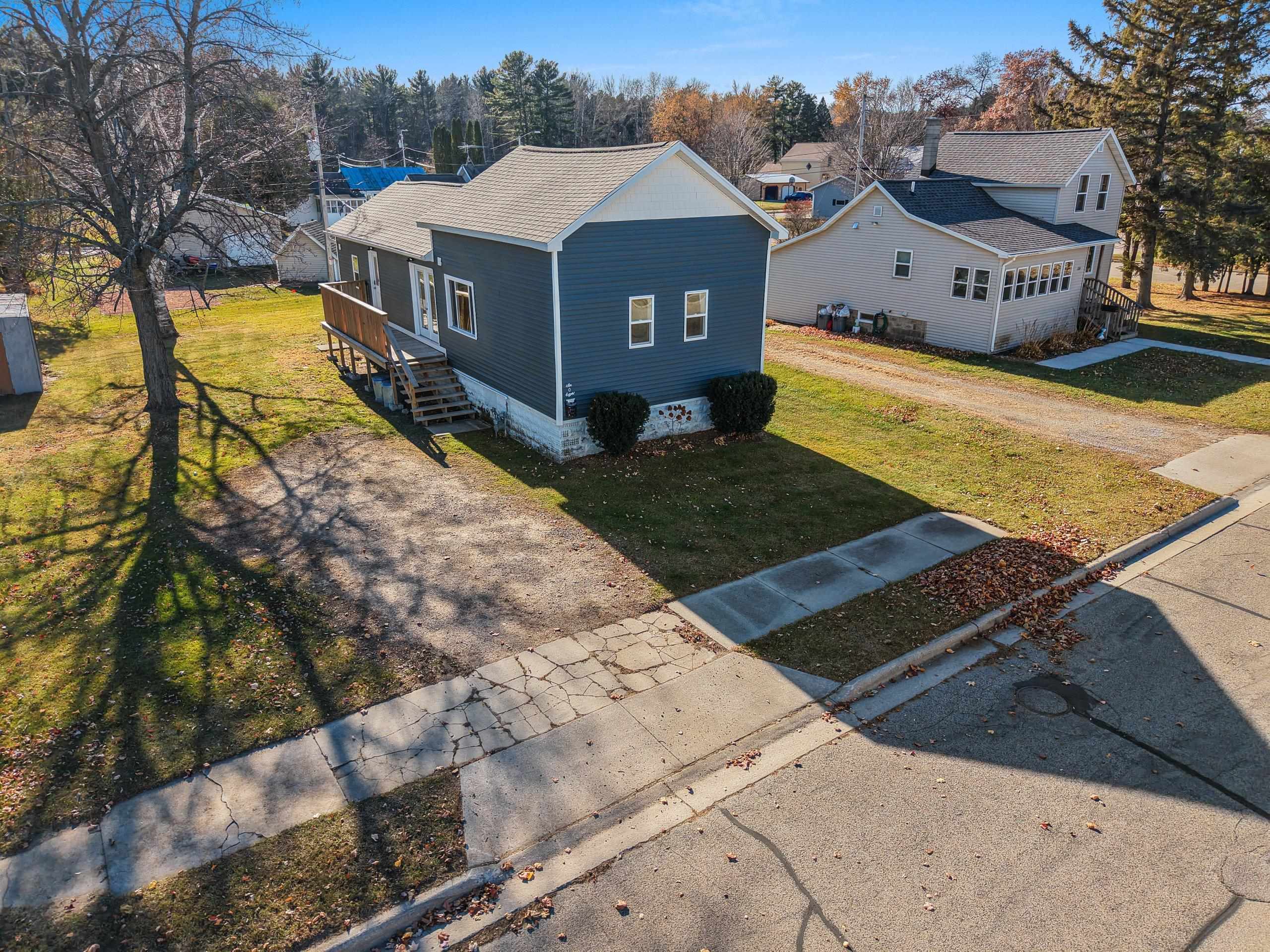 608 5th Street Oconto, WI 54153 - Photo 3 of 39