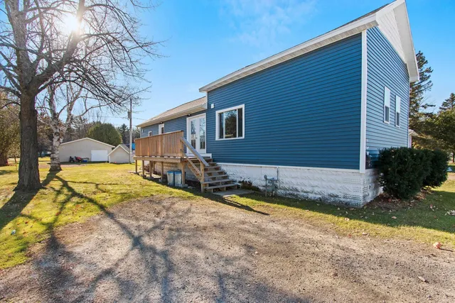 $184,900 | 608 5th Street, Oconto, WI 54153