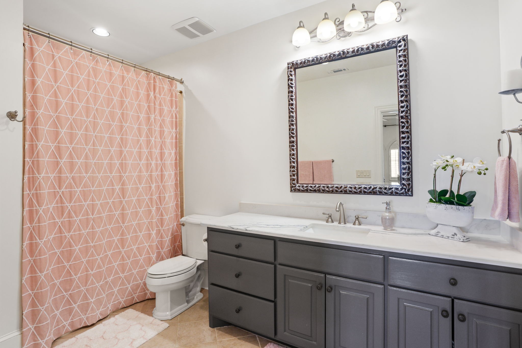 510 Davis Road Lebanon, TN 37087 - Photo 39 of 70 a bathroom with a sink a toilet and mirror