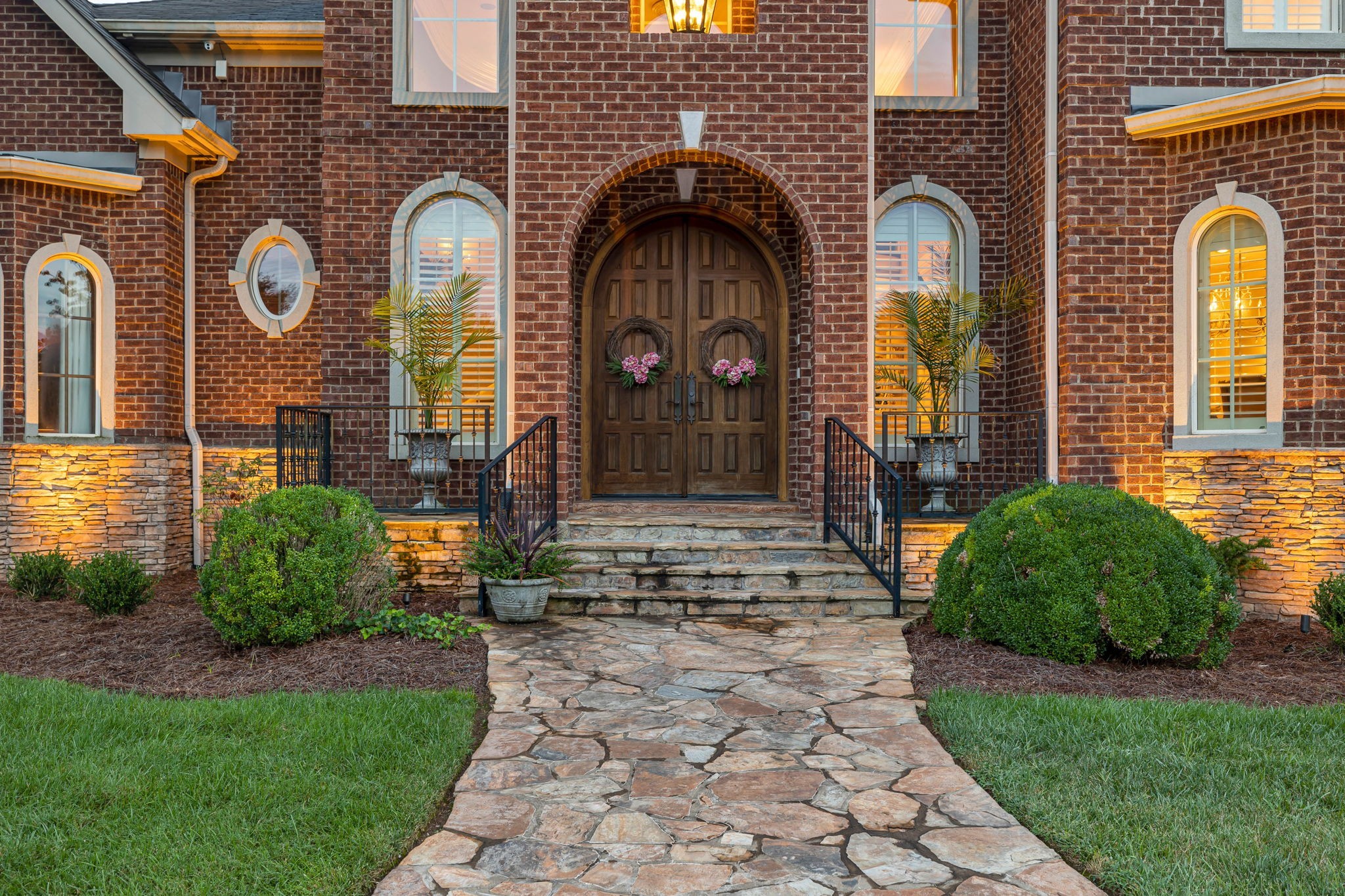 510 Davis Road Lebanon, TN 37087 - Photo 5 of 70 a front view of a house with garden