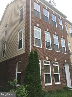 $3,900 | 3061 Waterloo Lane, Fairfax, VA 22031