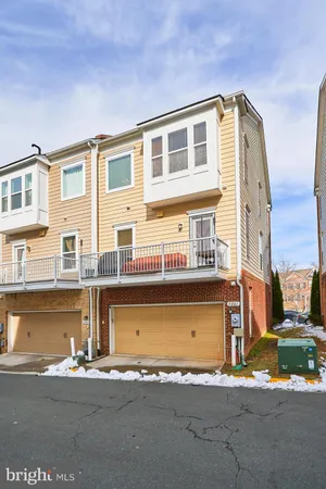 $3,900 | 3061 Waterloo Lane, Fairfax, VA 22031