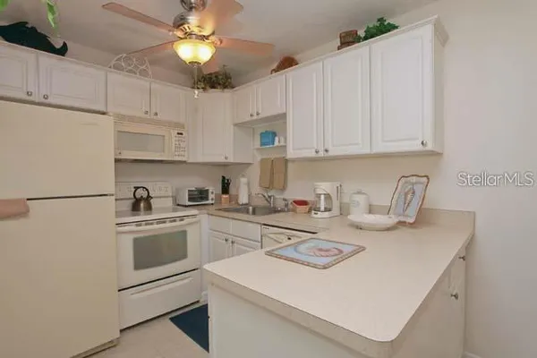 $3,000 | 7153 West Country Club Drive North, Unit 146, Sarasota, FL 34243