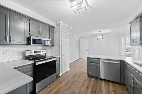 $2,500 | 523 West Point Drive, Clarksville, TN 37043