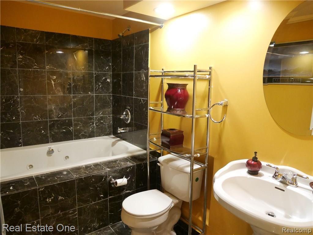 2592 Brilliance Rochester Hills, MI 48309 - Photo 27 of 28