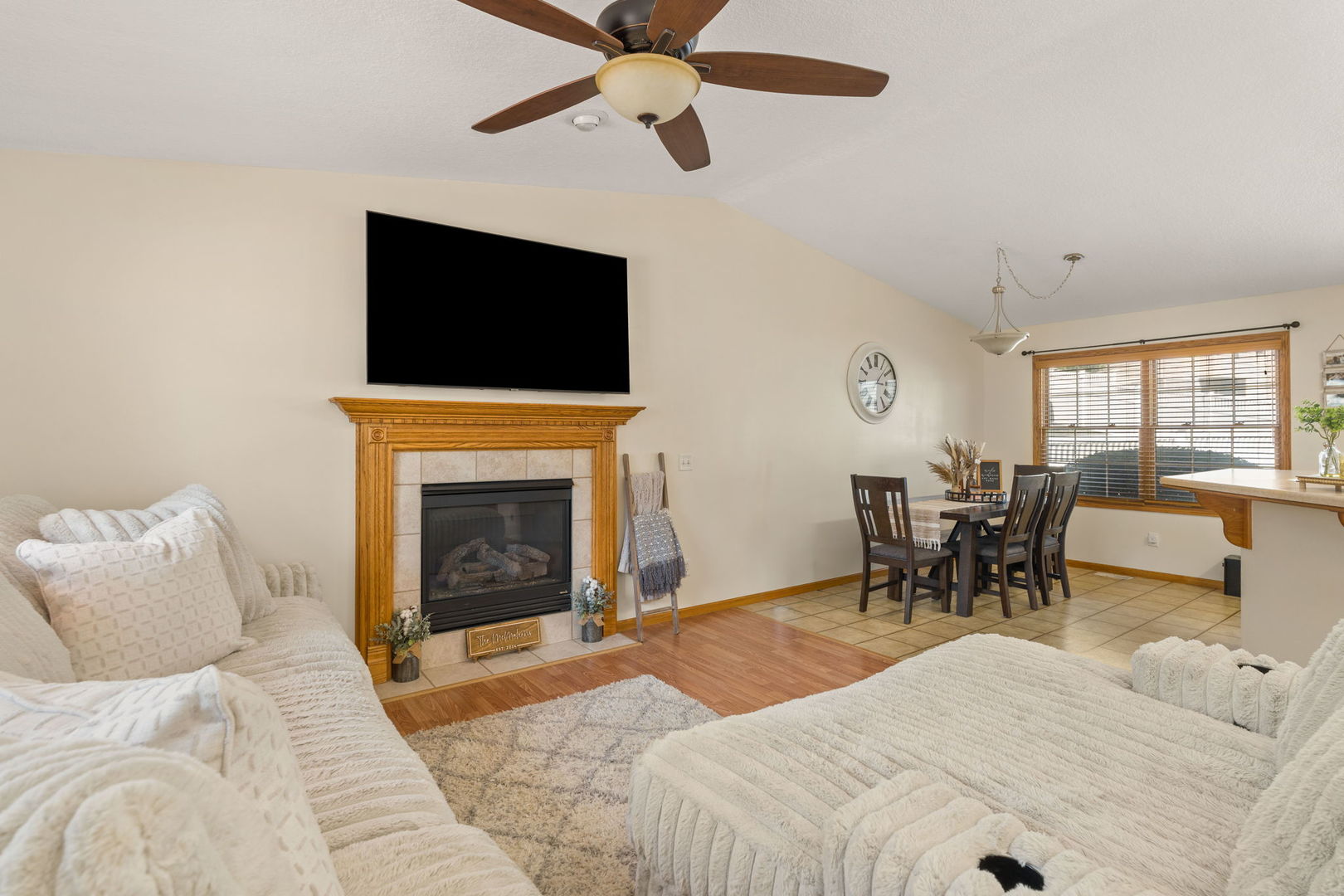 5343 Hillandale Road Davenport, IA 52806 - Photo 5 of 36