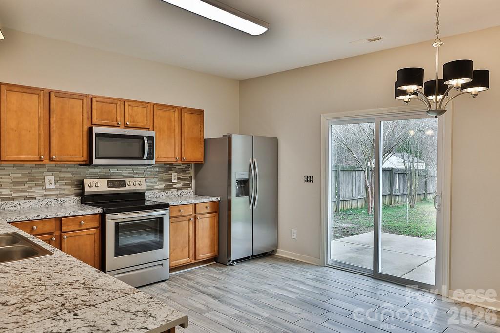 8946 Chalkstone Road Charlotte, NC 28216 - Photo 6 of 37