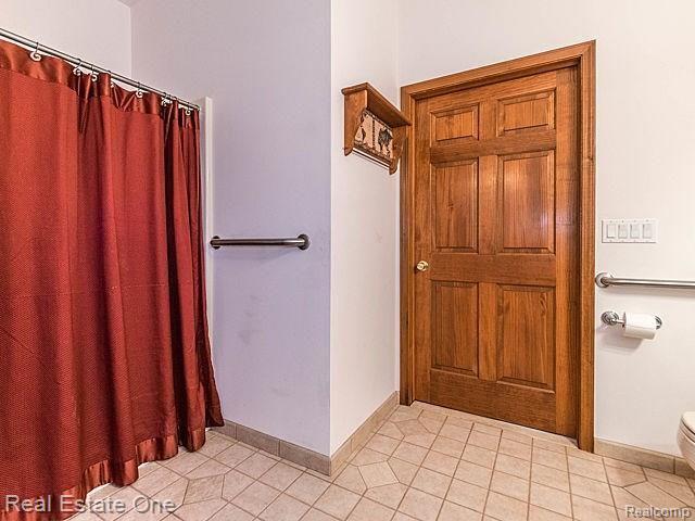 2111 Lone Tree Road Milford, MI 48380 - Photo 23 of 56 39_17.jpg