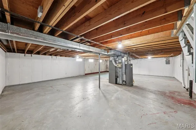 $179,900 | 3660 Woodman Drive, Florissant, MO 63031