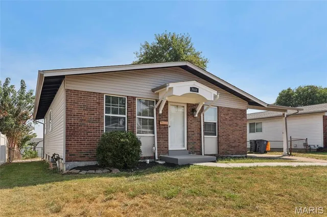 $179,900 | 3660 Woodman Drive, Florissant, MO 63031
