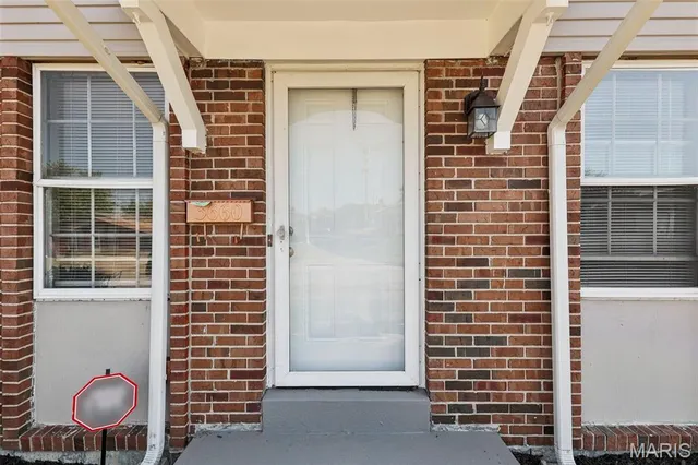 $179,900 | 3660 Woodman Drive, Florissant, MO 63031