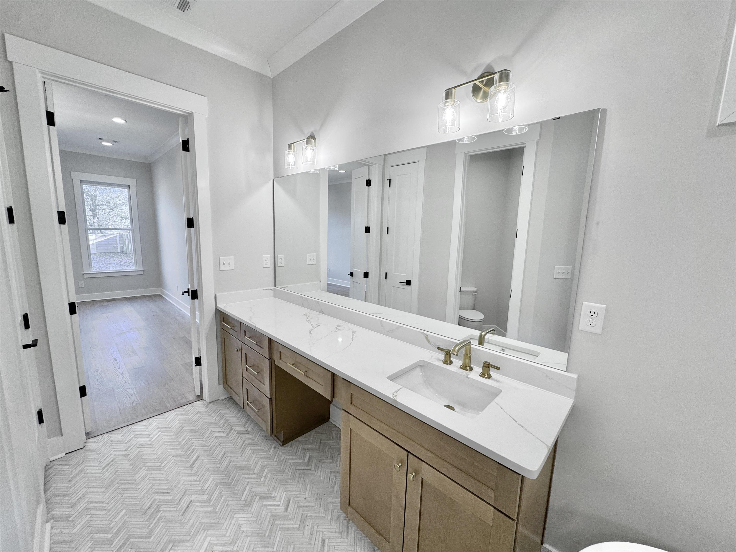 354 Avon Road Memphis, TN 38117 - Photo 20 of 40 Full bath featuring crown molding and vanity