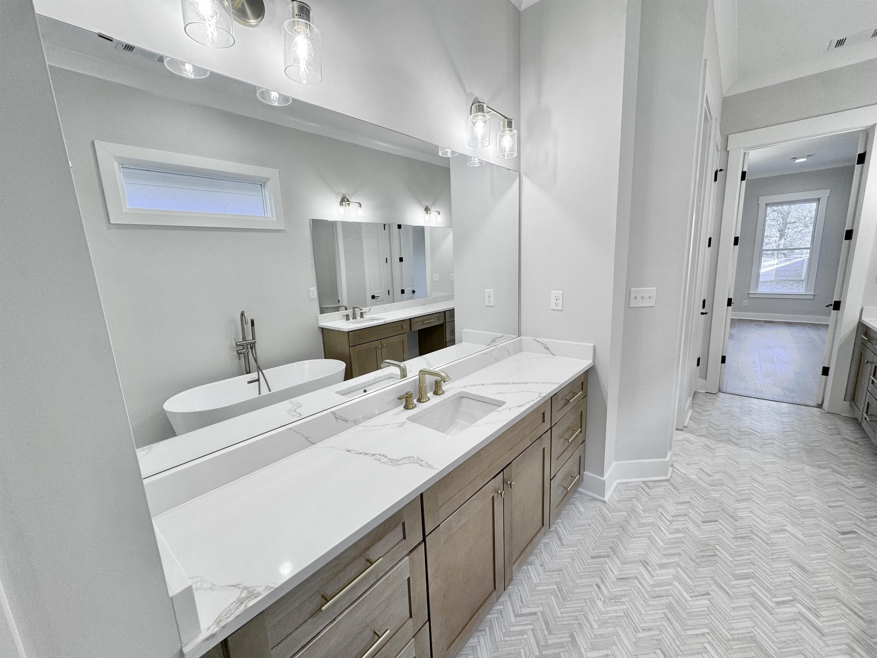 354 Avon Road Memphis, TN 38117 - Photo 22 of 40 Bathroom with vanity and a soaking tub