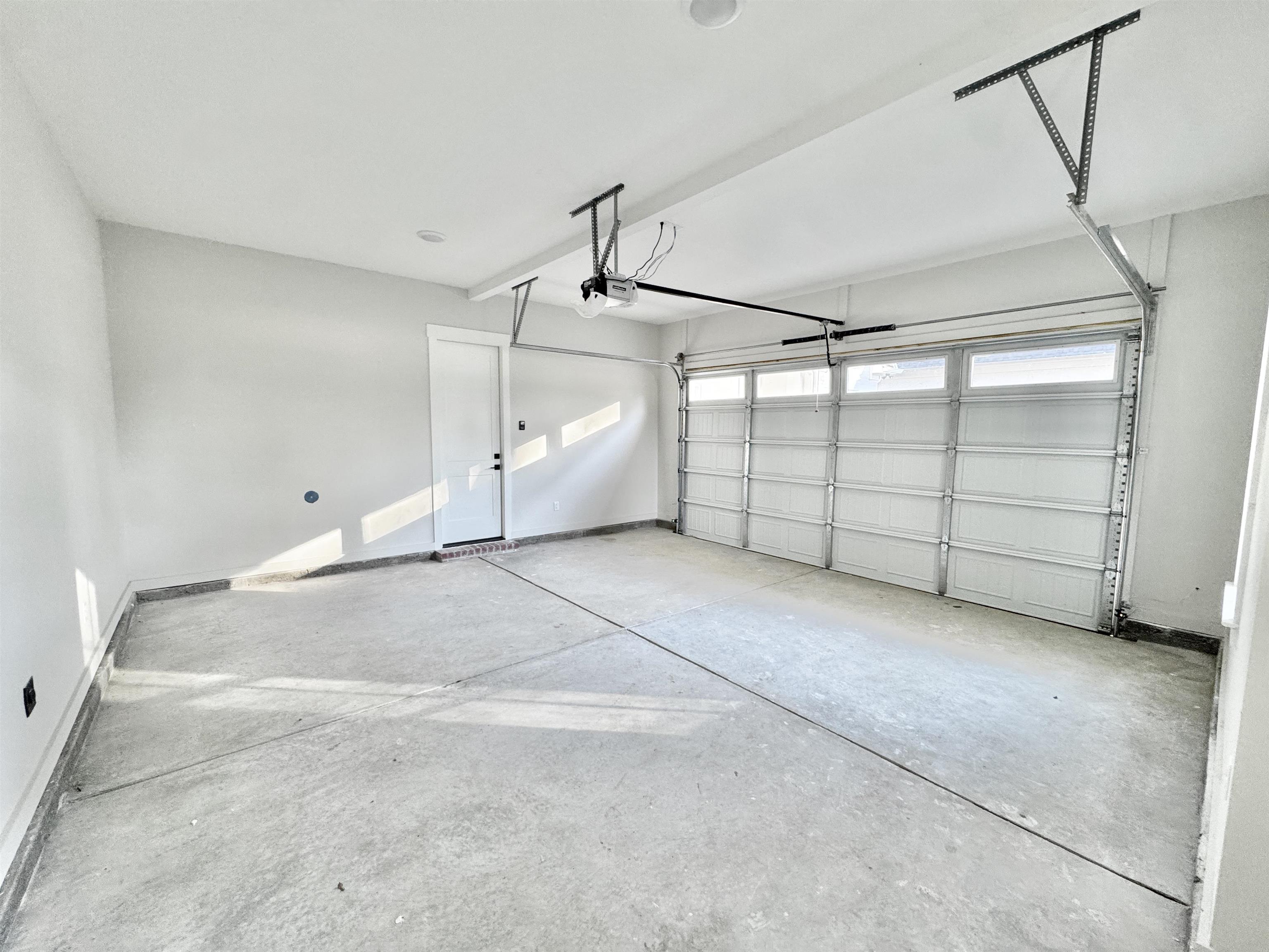 354 Avon Road Memphis, TN 38117 - Photo 35 of 40 Garage with baseboards