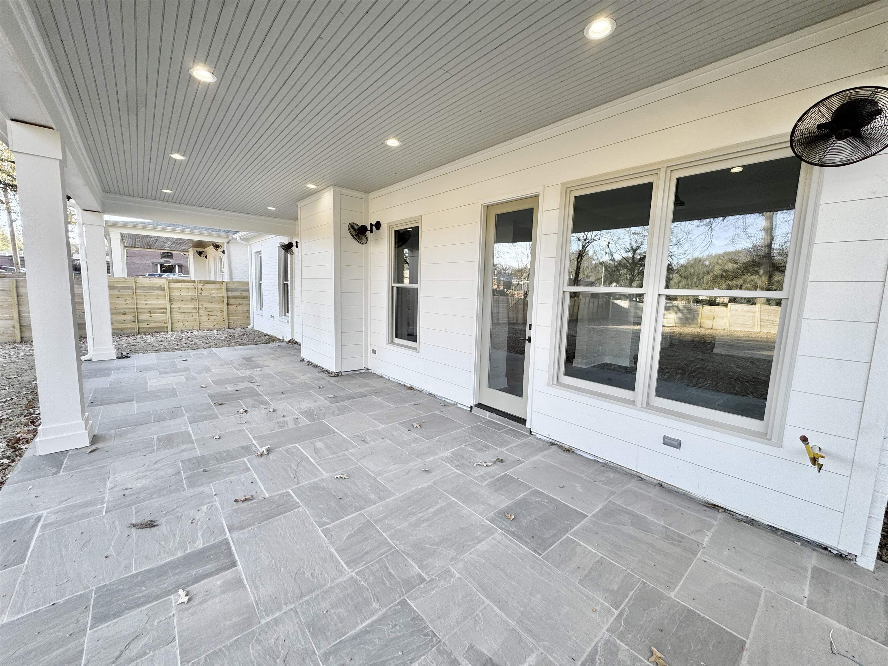 354 Avon Road Memphis, TN 38117 - Photo 36 of 40 View of patio