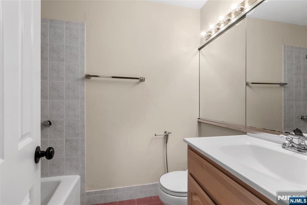 300 Gorge Road, Unit 2 Cliffside Park, NJ 07010 - Photo 25 of 43