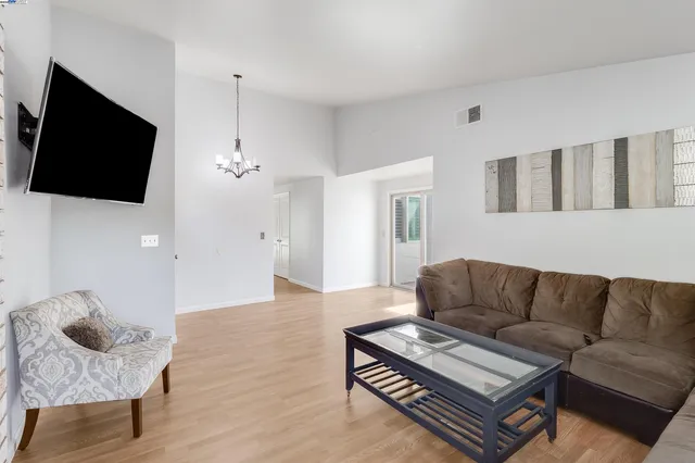 $685,000 | 943 Coral Ridge Circle, Rodeo, CA 94572