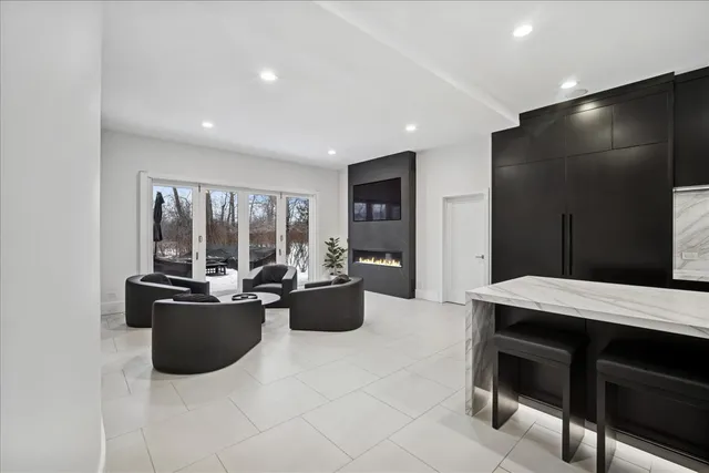 $3,200,000 | 1630 Ridge Road, Highland Park, IL 60035