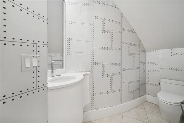 $3,200,000 | 1630 Ridge Road, Highland Park, IL 60035