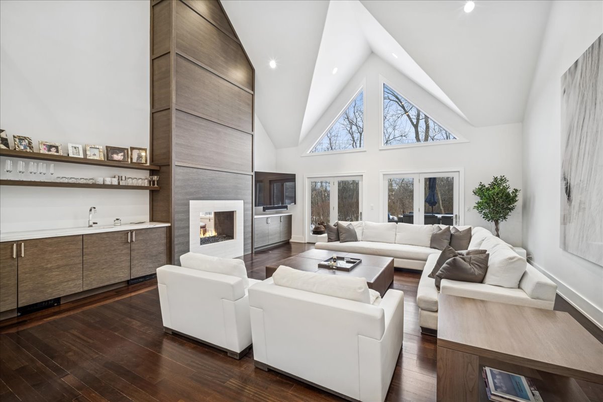 1630 Ridge Road Highland Park, IL 60035 - Photo 5 of 61