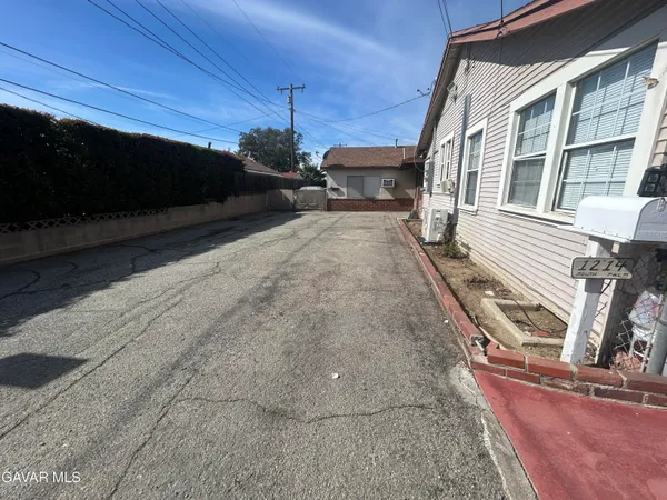 a view of an outdoor space