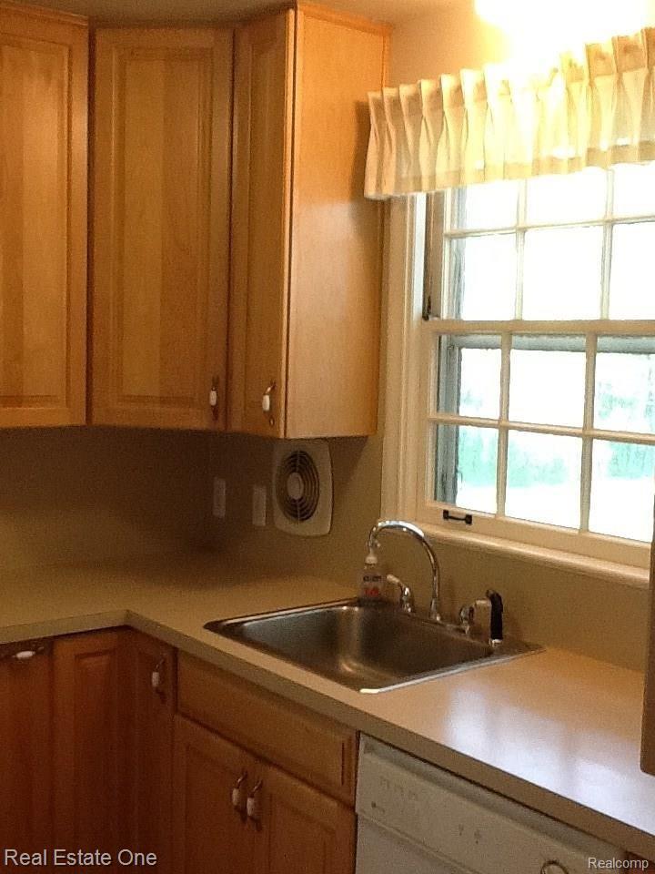 807 Hawthorne Road Grosse Pointe, MI 48236 - Photo 7 of 20 IMG_1167.jpg