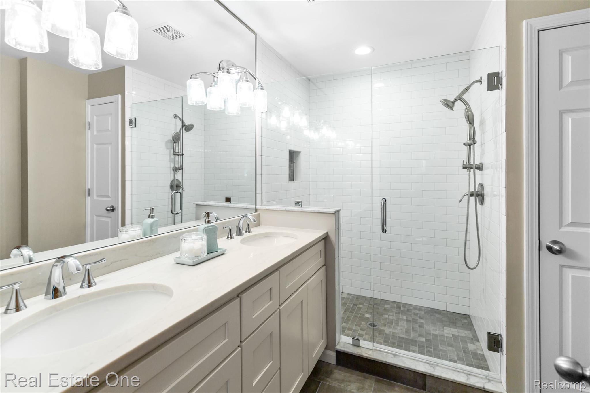 9166 River Valley Road Brighton, MI 48116 - Photo 10 of 25 Master bath