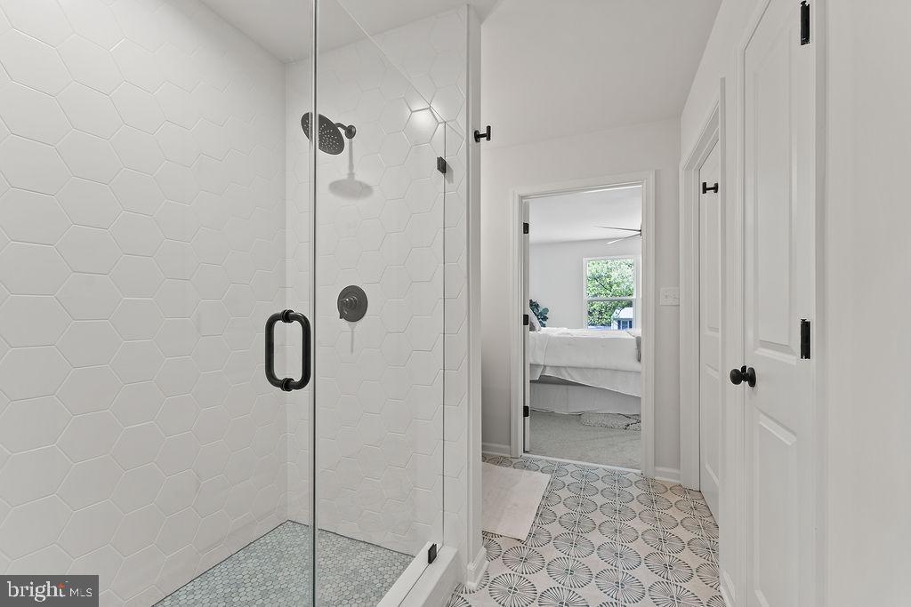 6 Willow Branch Lane Fredericksburg, VA 22405 - Photo 23 of 56 a bathroom with a shower