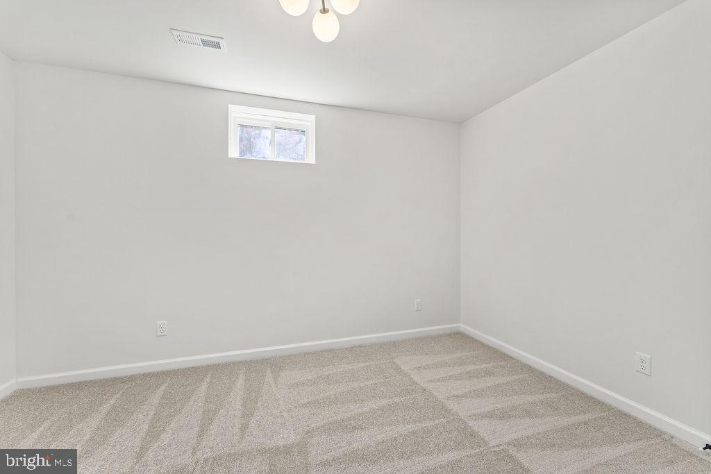 6 Willow Branch Lane Fredericksburg, VA 22405 - Photo 32 of 56 an empty room with a workbench