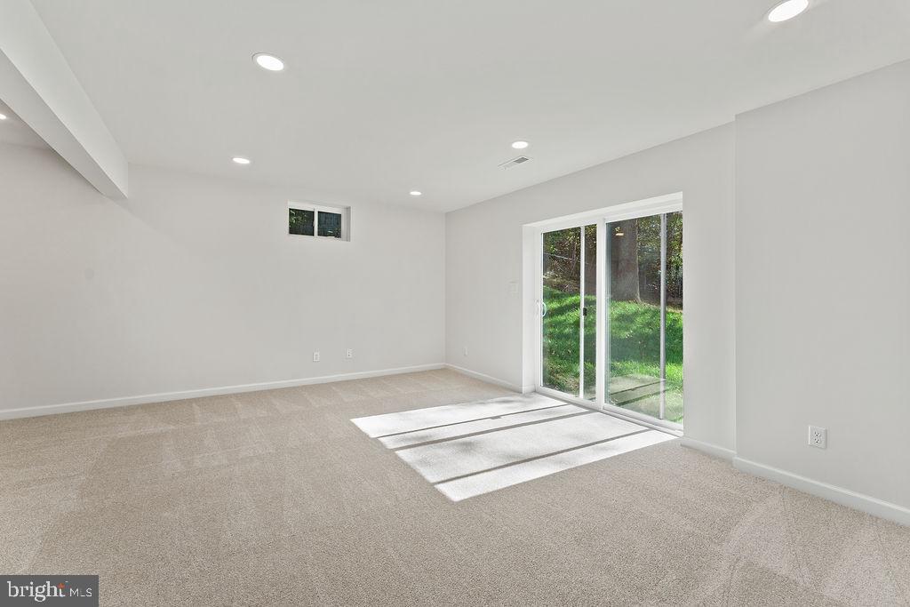 6 Willow Branch Lane Fredericksburg, VA 22405 - Photo 34 of 56 a view of an empty room with a window