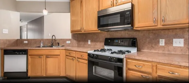 $2,100 | 26903 Castlecliff Lane, Kingwood, TX 77339