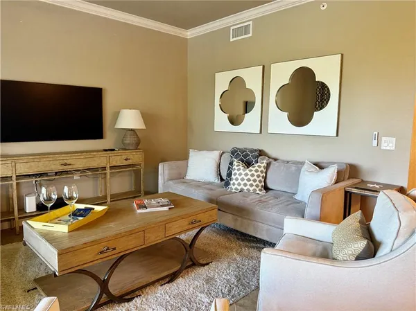 $2,800 | 9735 Acqua Court, Unit 637, Naples, FL 34113