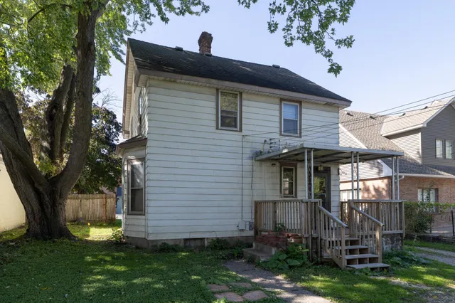 $215,000 | 632 Smith Avenue South, St. Paul, MN 55107