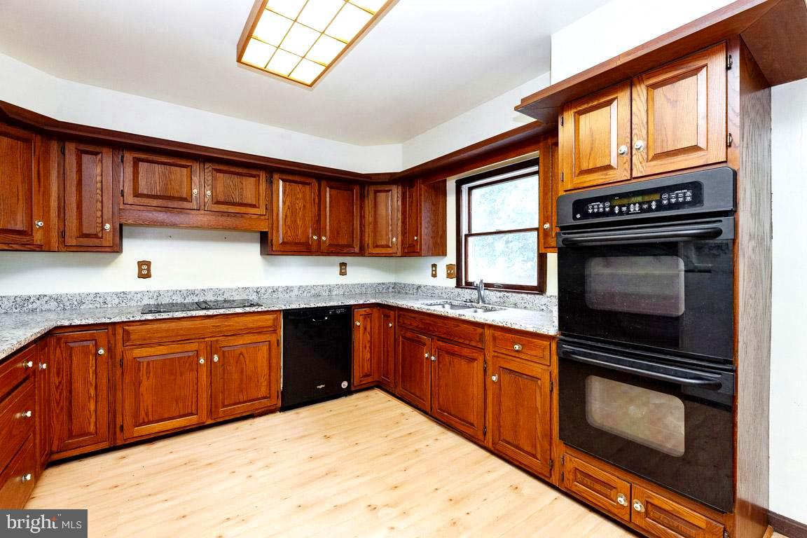 4874 Executive Drive Gainesville, VA 20155 - Photo 19 of 74 New granite counter tops