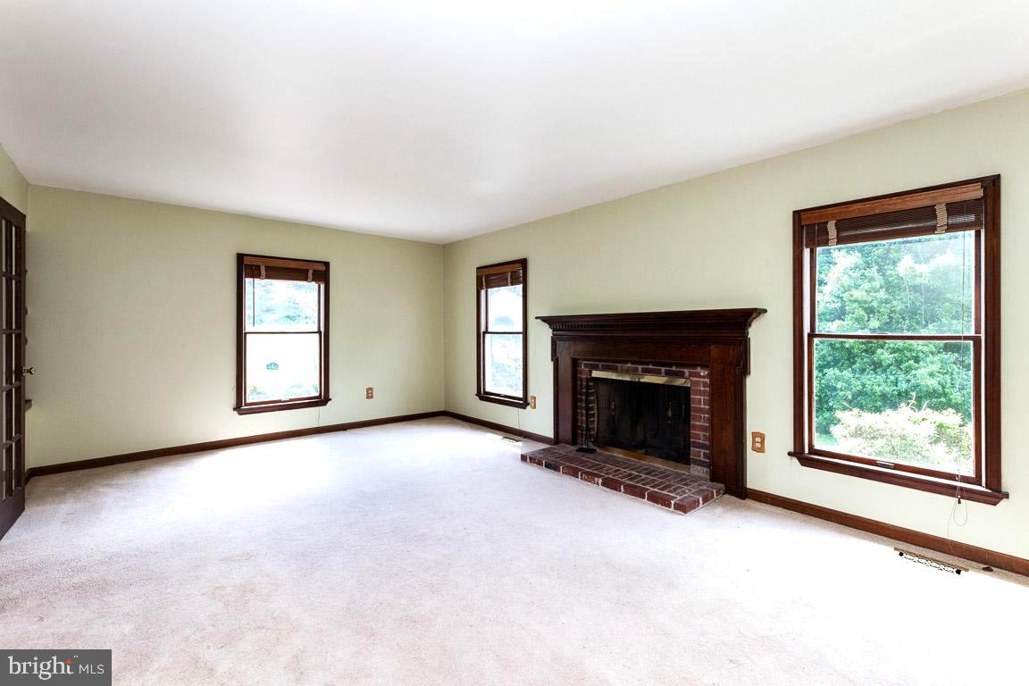 4874 Executive Drive Gainesville, VA 20155 - Photo 20 of 74 20x13 *Formal living room
