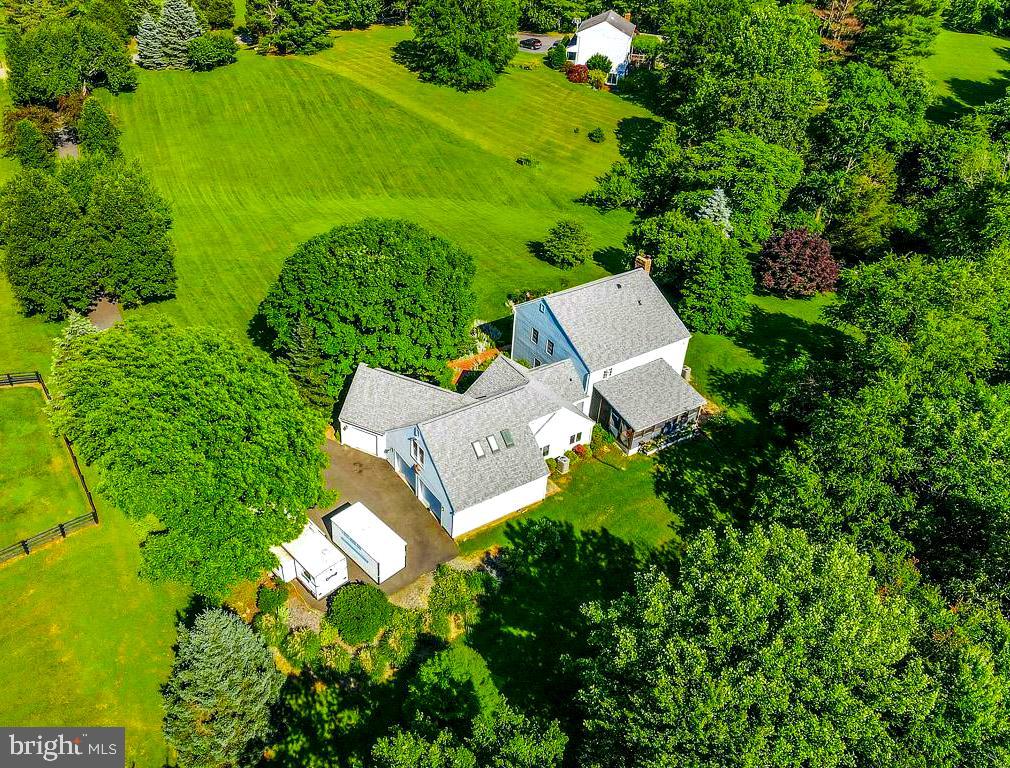 4874 Executive Drive Gainesville, VA 20155 - Photo 2 of 74 The private estate